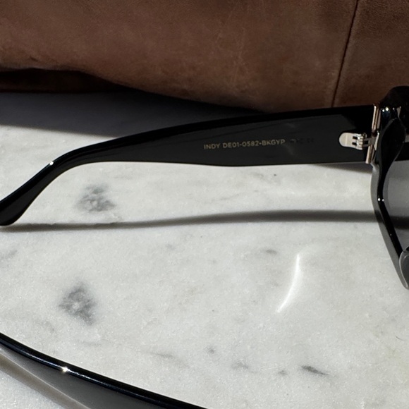 Diff Eyewear Indy polarized new with case Black Rectangular Sunglasses